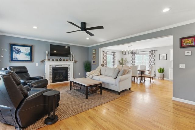 6 Happy Acres Lane, East Longmeadow, MA 01028