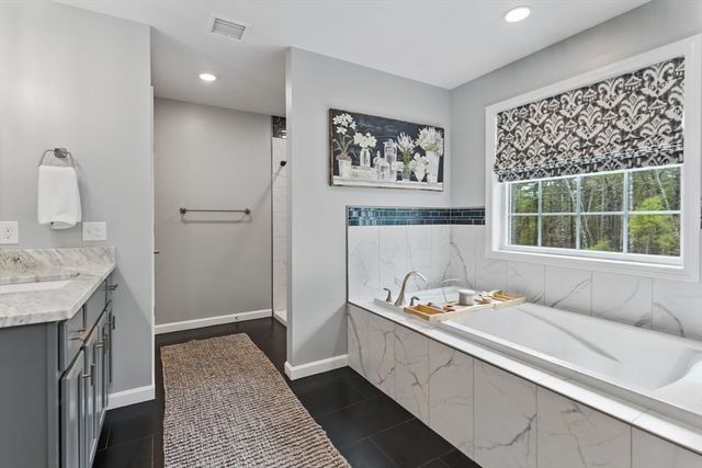 6 Happy Acres Lane, East Longmeadow, MA 01028