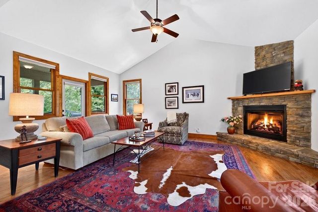 24 Triple Fairways Drive, Hendersonville, NC 28739