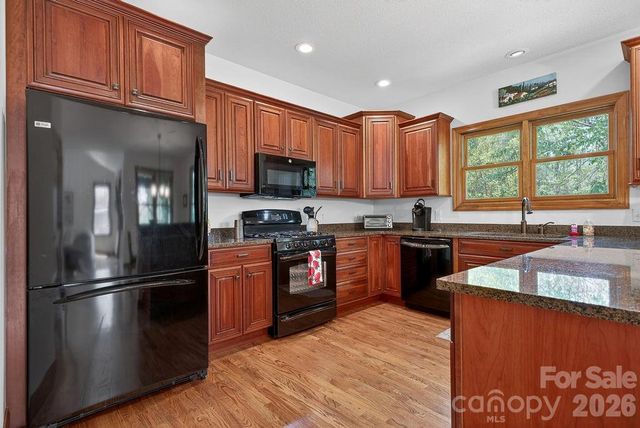 24 Triple Fairways Drive, Hendersonville, NC 28739