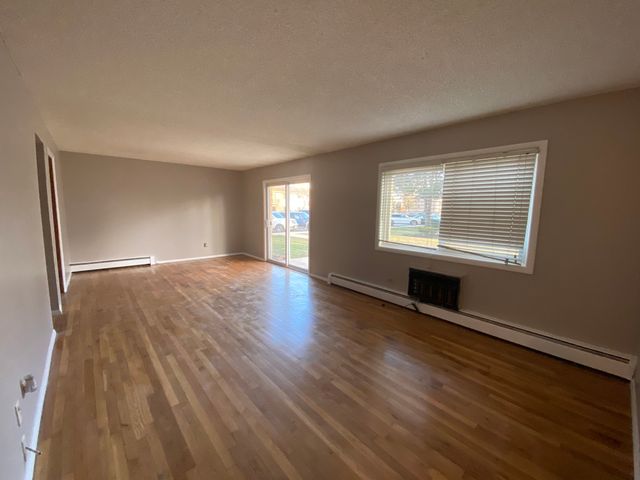 8994 Kennedy Drive 1B, Des Plaines, IL 60016