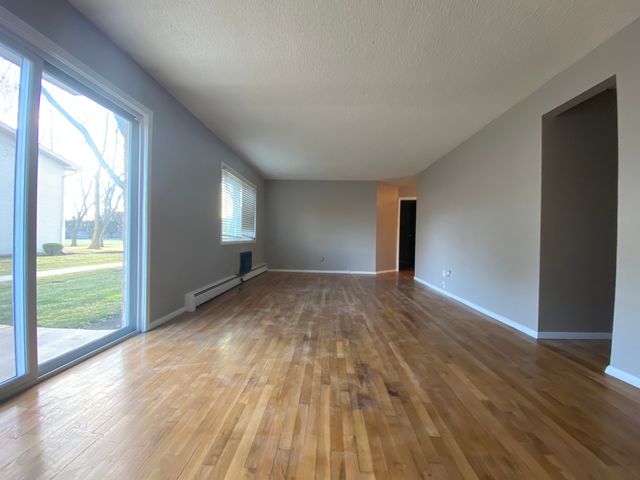 8994 Kennedy Drive 1B, Des Plaines, IL 60016