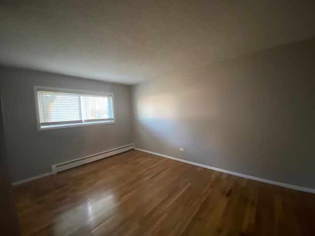 8994 Kennedy Drive 1B, Des Plaines, IL 60016