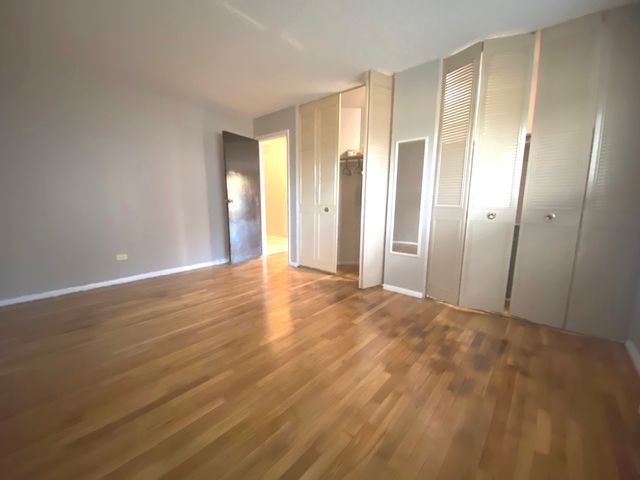 8994 Kennedy Drive 1B, Des Plaines, IL 60016