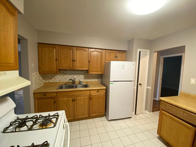 8994 Kennedy Drive 1B, Des Plaines, IL 60016