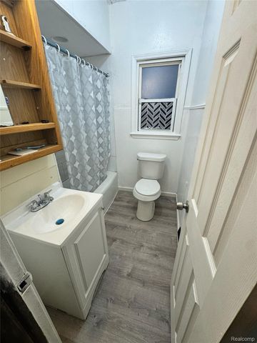 11108 Continental Avenue, Warren, MI 48089