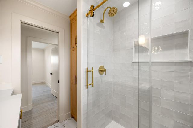 1041 Gardendale Drive, Houston, TX 77018