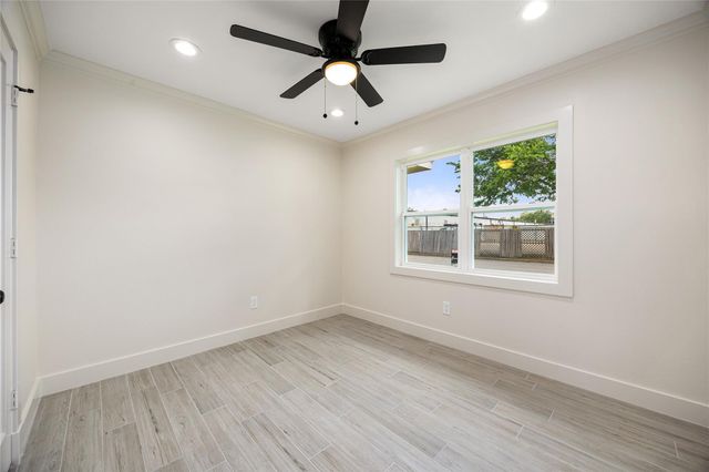 1041 Gardendale Drive, Houston, TX 77018