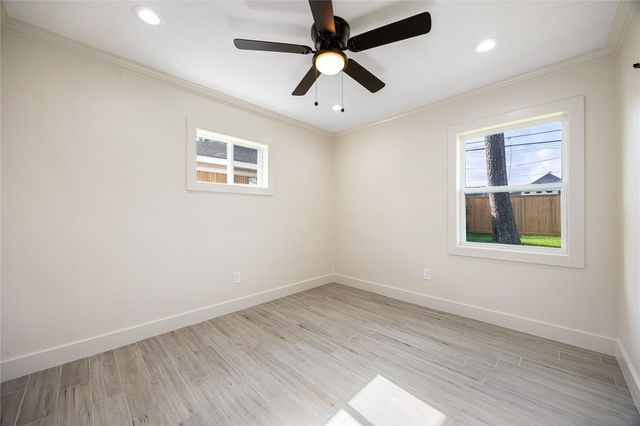 1041 Gardendale Drive, Houston, TX 77018