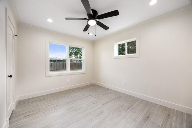 1041 Gardendale Drive, Houston, TX 77018