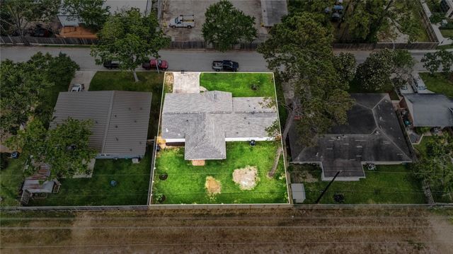 1041 Gardendale Drive, Houston, TX 77018