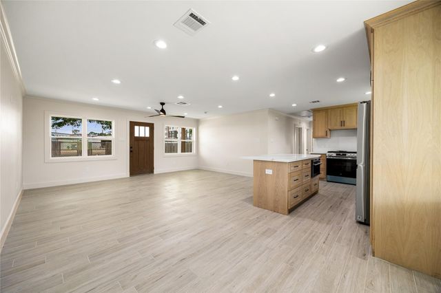 1041 Gardendale Drive, Houston, TX 77018