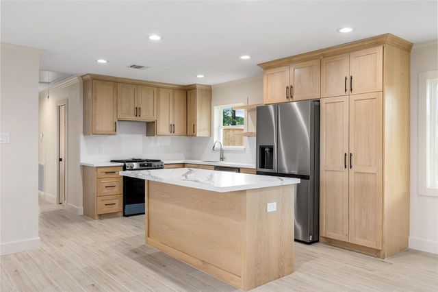 1041 Gardendale Drive, Houston, TX 77018