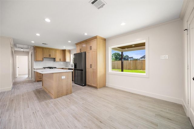 1041 Gardendale Drive, Houston, TX 77018