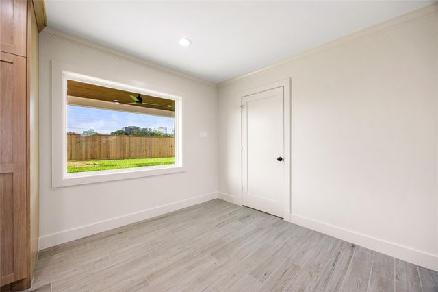 1041 Gardendale Drive, Houston, TX 77018