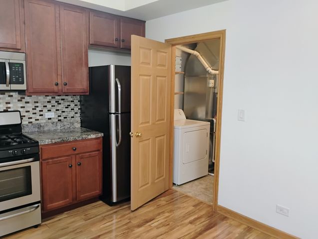 397 Alles Avenue 2, Des Plaines, IL 60016