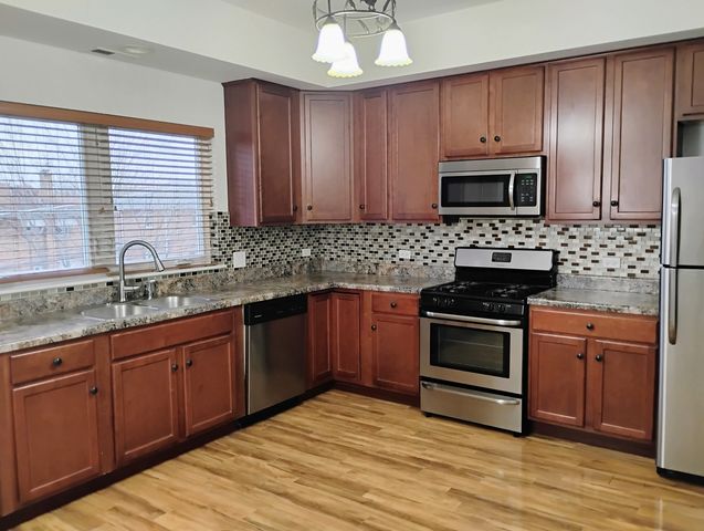 397 Alles Avenue 2, Des Plaines, IL 60016