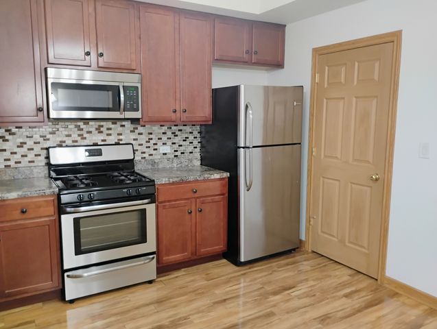 397 Alles Avenue 2, Des Plaines, IL 60016