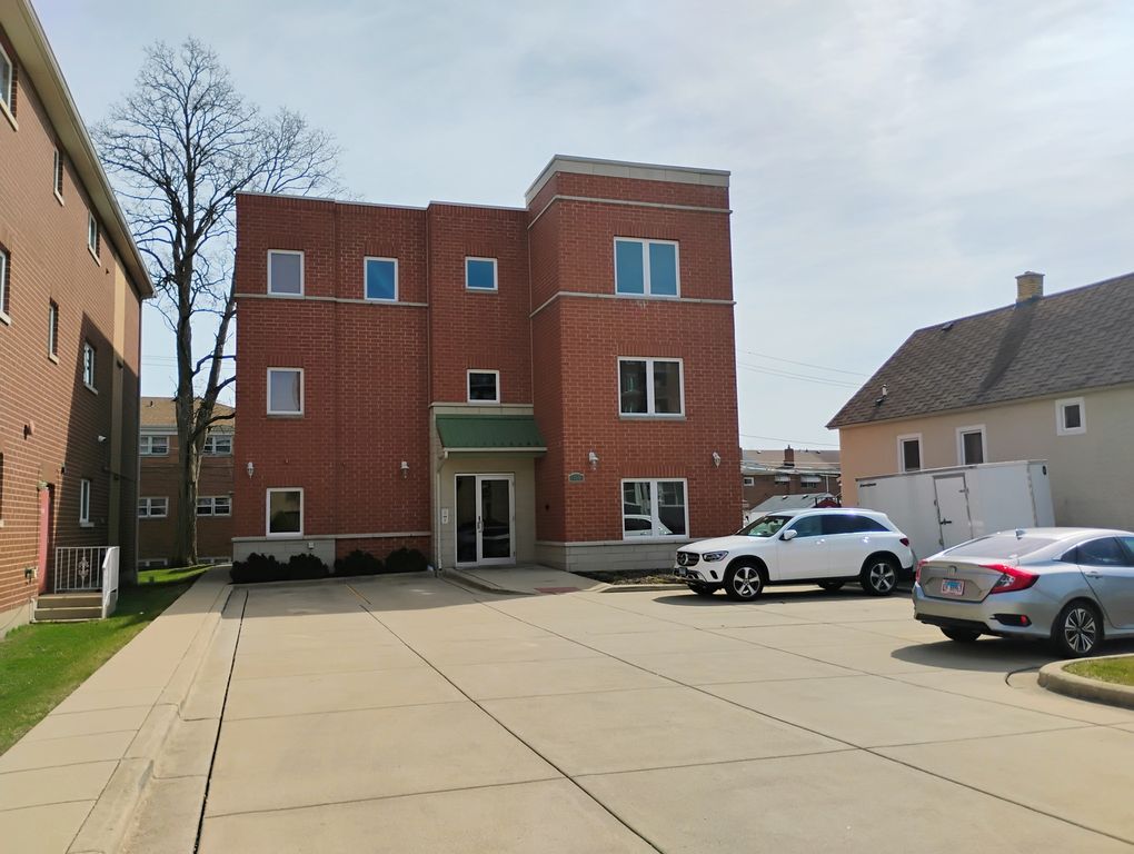 397 Alles Avenue 2, Des Plaines, IL 60016