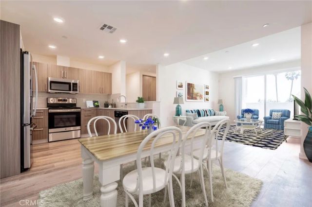 11616 Burbank Boulevard 305, North Hollywood, CA 91601