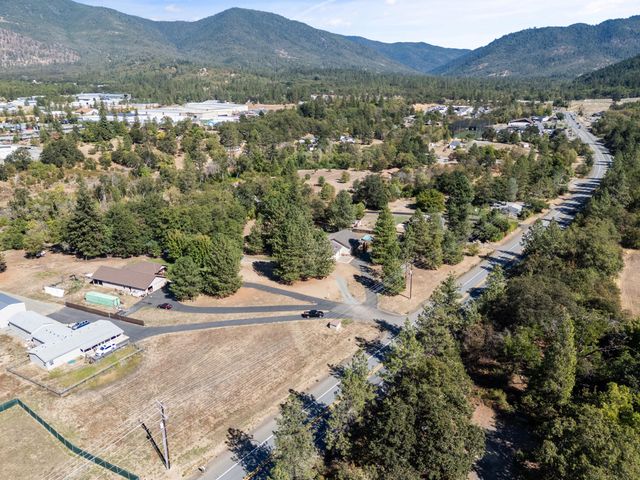 3000 Merlin Road, Grants Pass, OR 97526