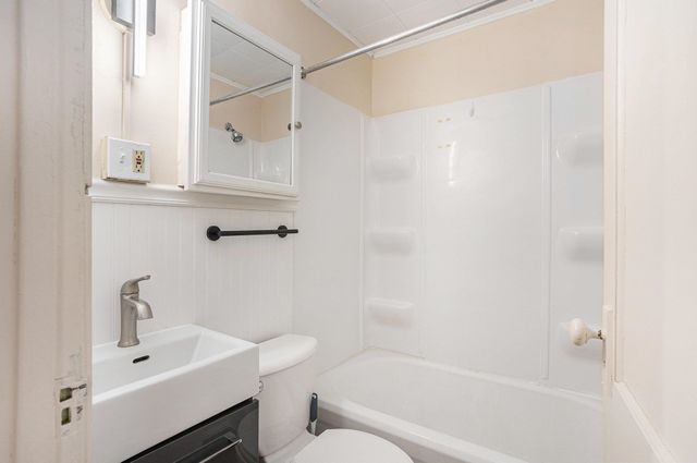 701 Center Ave Avenue, Bay City, MI 48708