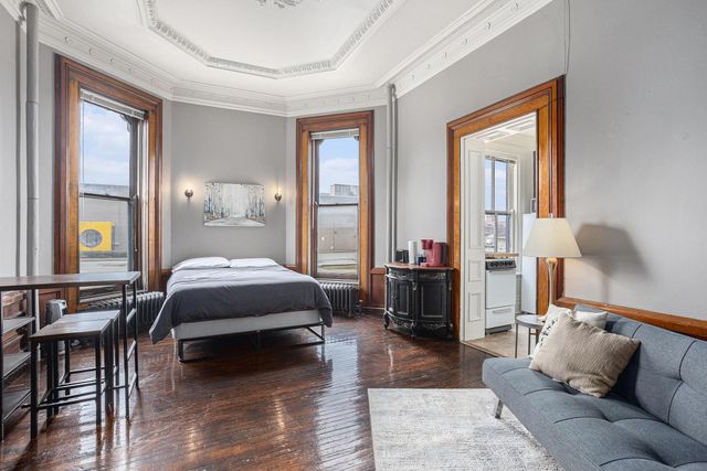 701 Center Ave Avenue, Bay City, MI 48708