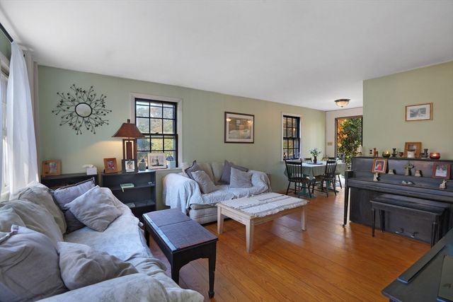 51 Lantern Ln, Tisbury, MA 02568