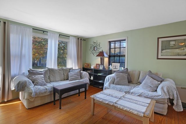 51 Lantern Ln, Tisbury, MA 02568