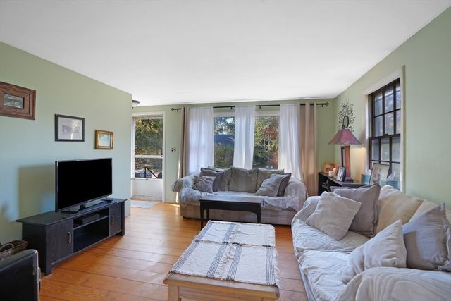 51 Lantern Ln, Tisbury, MA 02568