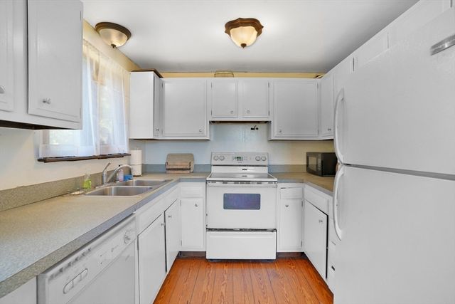 51 Lantern Ln, Tisbury, MA 02568