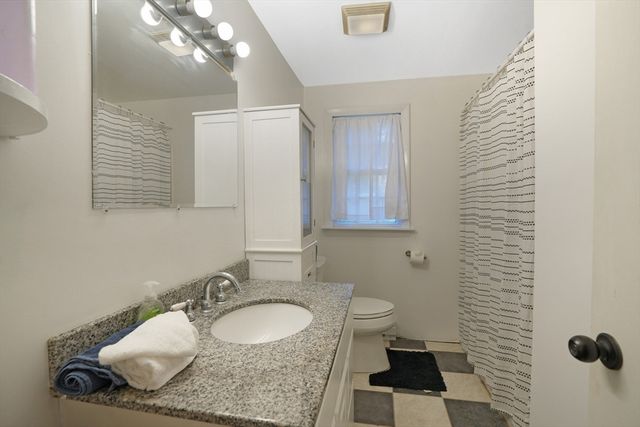 51 Lantern Ln, Tisbury, MA 02568