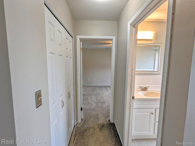 1942 AXTELL Drive 7, Troy, MI 48084