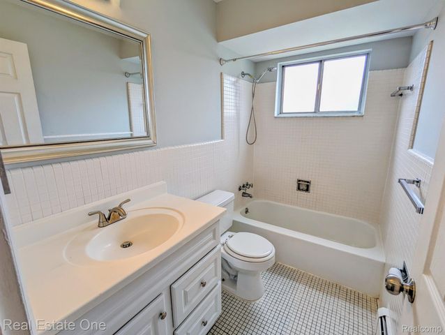 1942 AXTELL Drive 7, Troy, MI 48084
