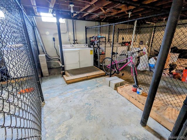 1942 AXTELL Drive 7, Troy, MI 48084