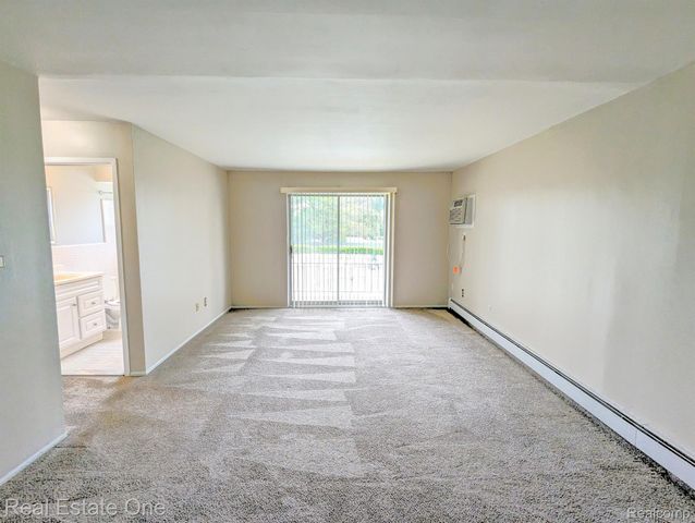 1942 AXTELL Drive 7, Troy, MI 48084