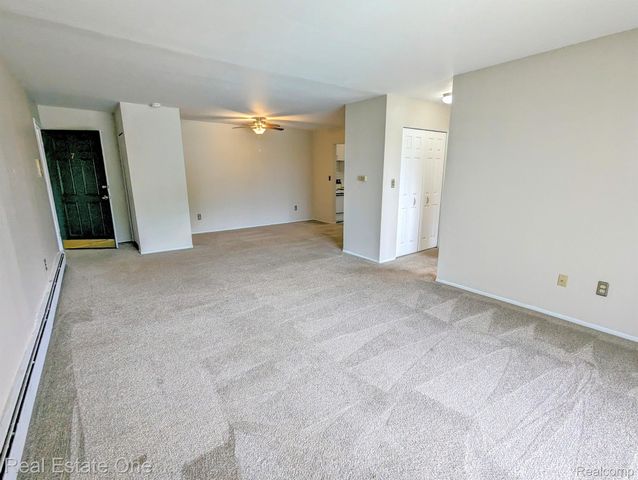 1942 AXTELL Drive 7, Troy, MI 48084