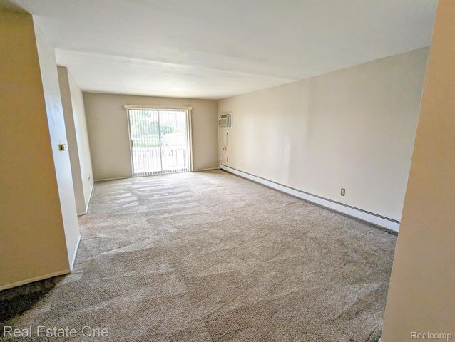 1942 AXTELL Drive 7, Troy, MI 48084