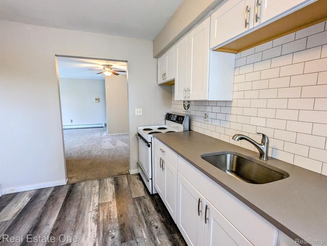 1942 AXTELL Drive 7, Troy, MI 48084