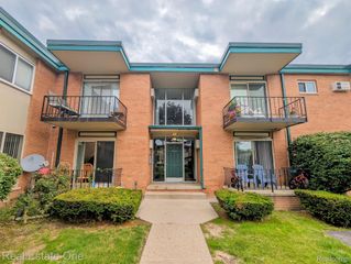 1942 AXTELL Drive 7, Troy, MI 48084