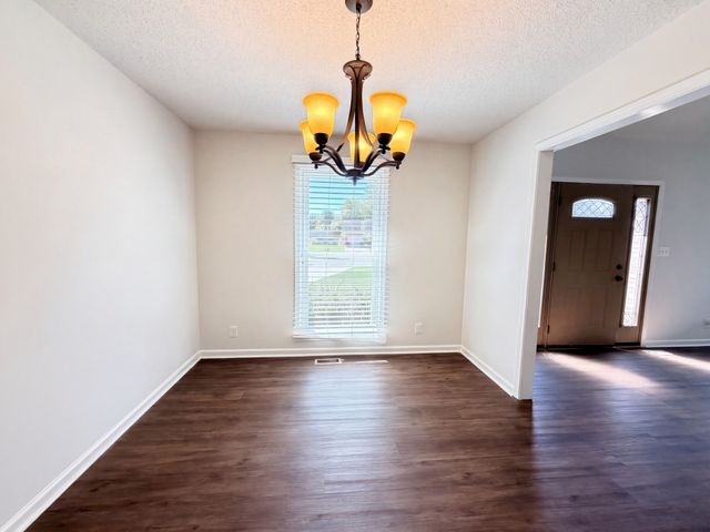 1819 Bourne Cir, Clarksville, TN 37043