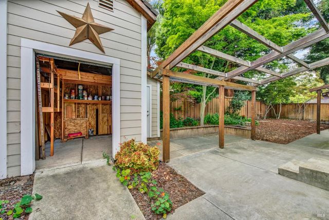 621 Renaissance Ave, Fairfield, CA 94534