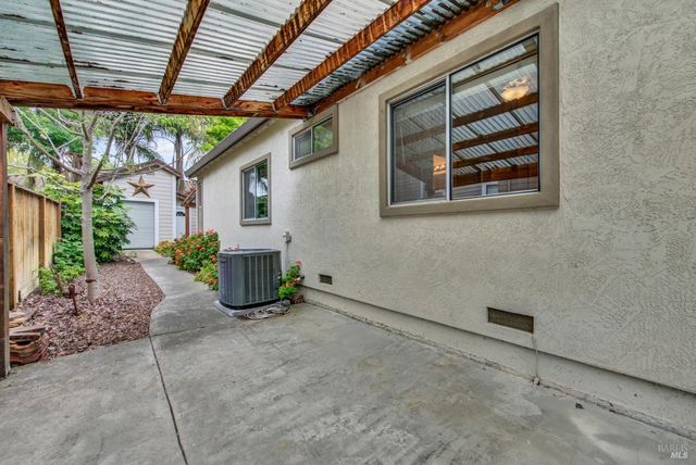 621 Renaissance Ave, Fairfield, CA 94534