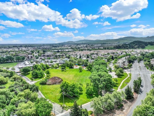 621 Renaissance Ave, Fairfield, CA 94534