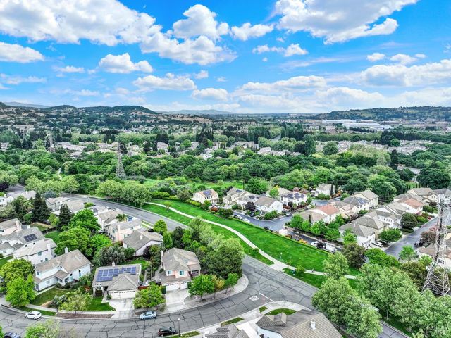 621 Renaissance Ave, Fairfield, CA 94534