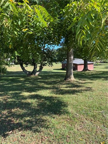 130 E End Road, Centerville, PA 15417