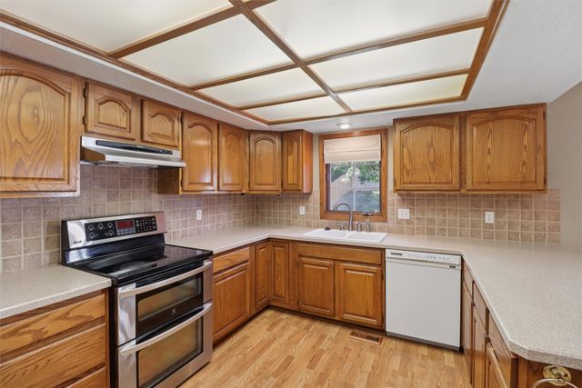 4130 98th Street, Urbandale, IA 50322