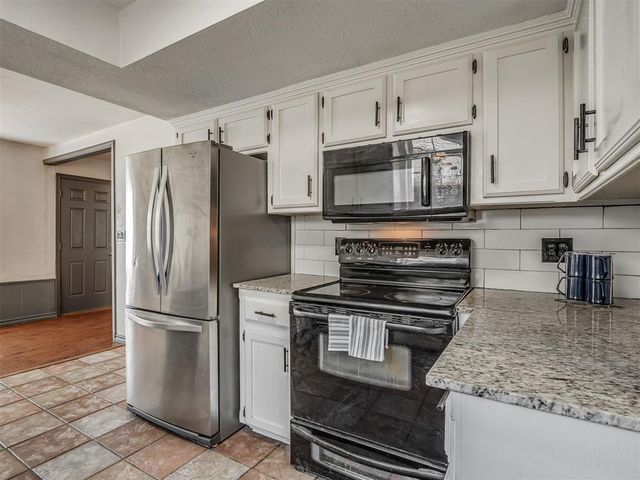 1300 Kelly Park Road, Edmond, OK 73003