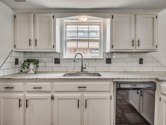 1300 Kelly Park Road, Edmond, OK 73003