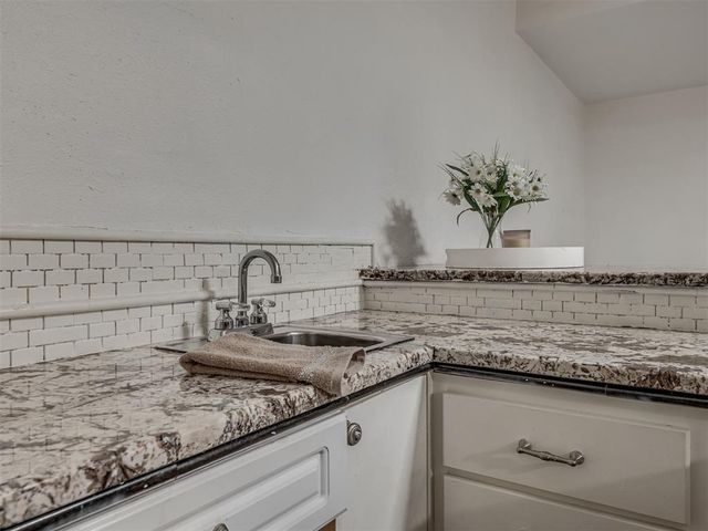 1300 Kelly Park Road, Edmond, OK 73003
